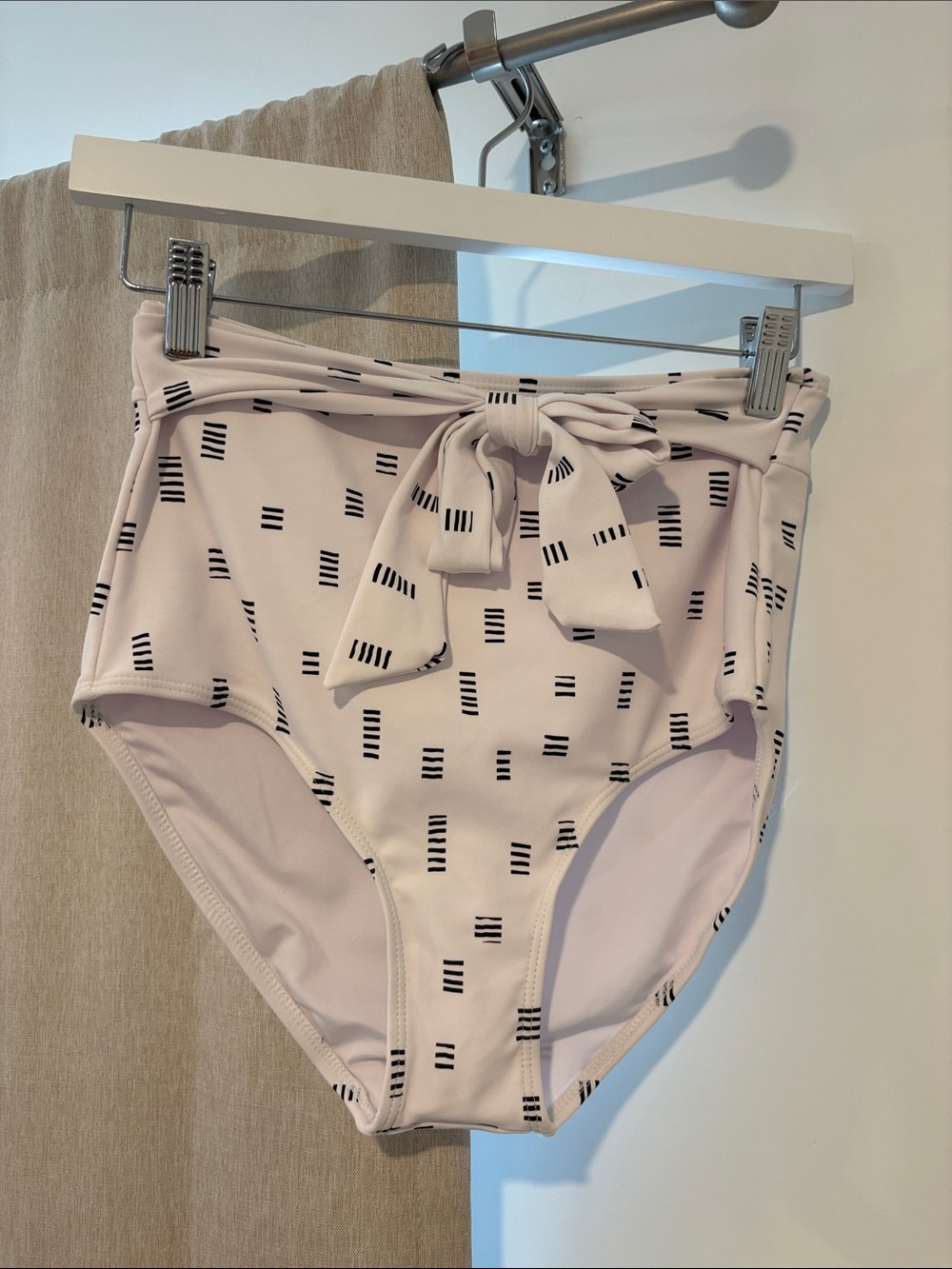 Janela Bay Light Pink Swim Top - Small (NEVER WORN)